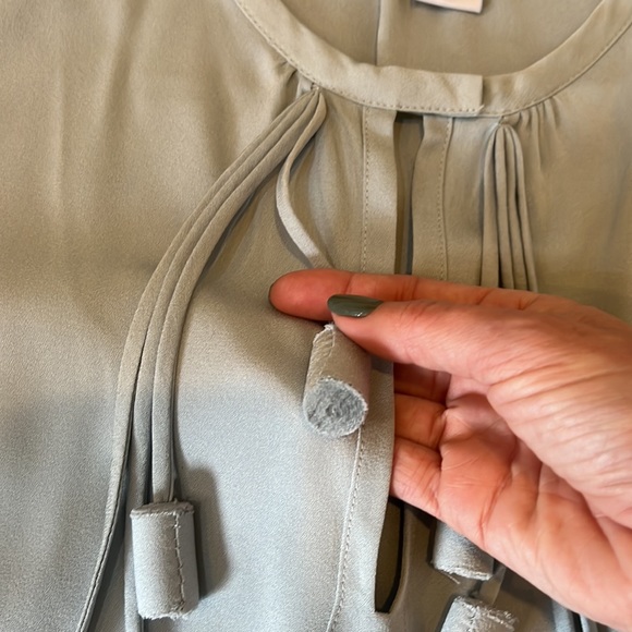 Gorgeous Diane von Furstenberg 100% silk Florane blouse with tassels - Picture 4 of 13